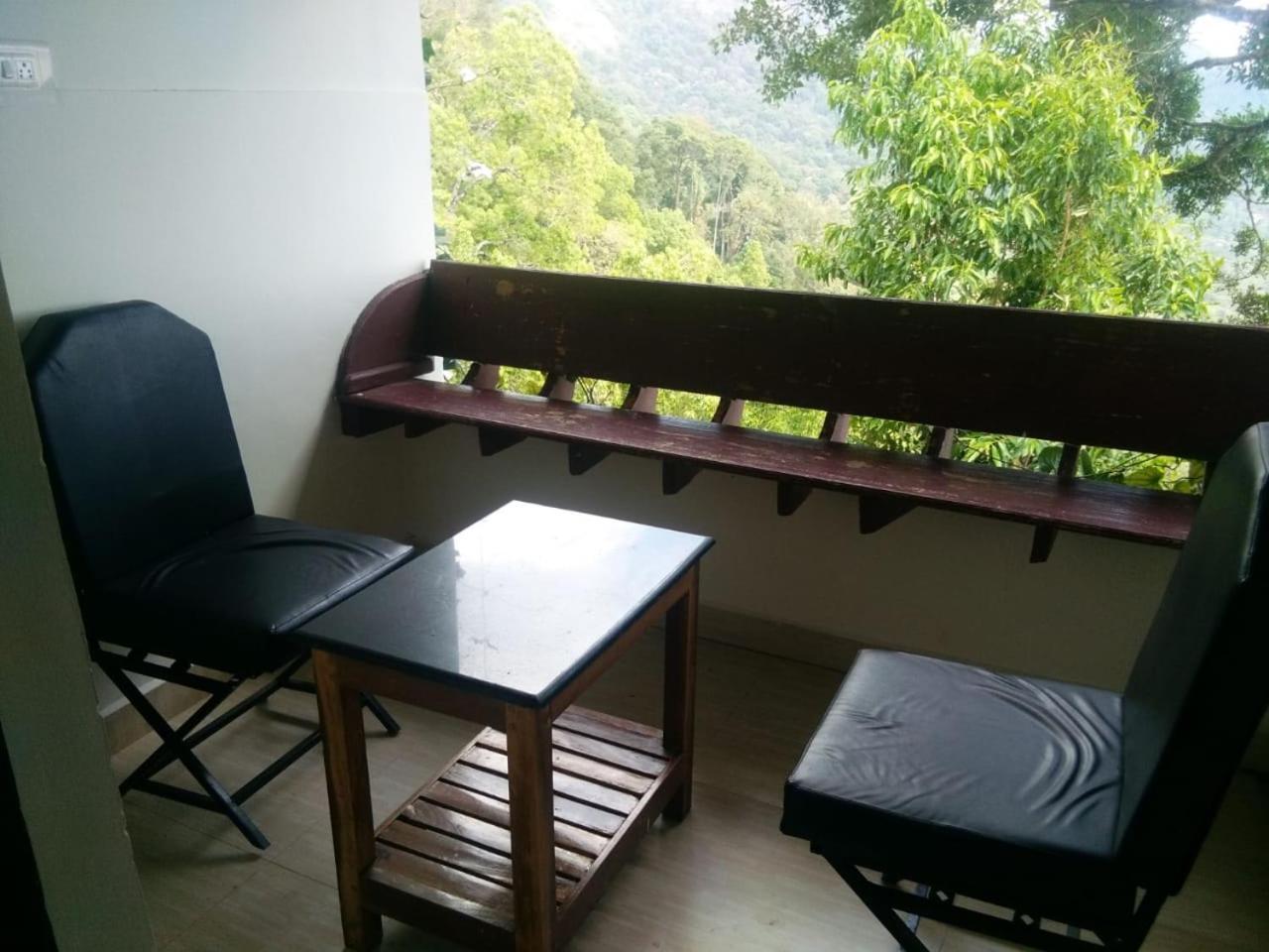 Holly Hock Bed & Breakfast Munnar Ngoại thất bức ảnh