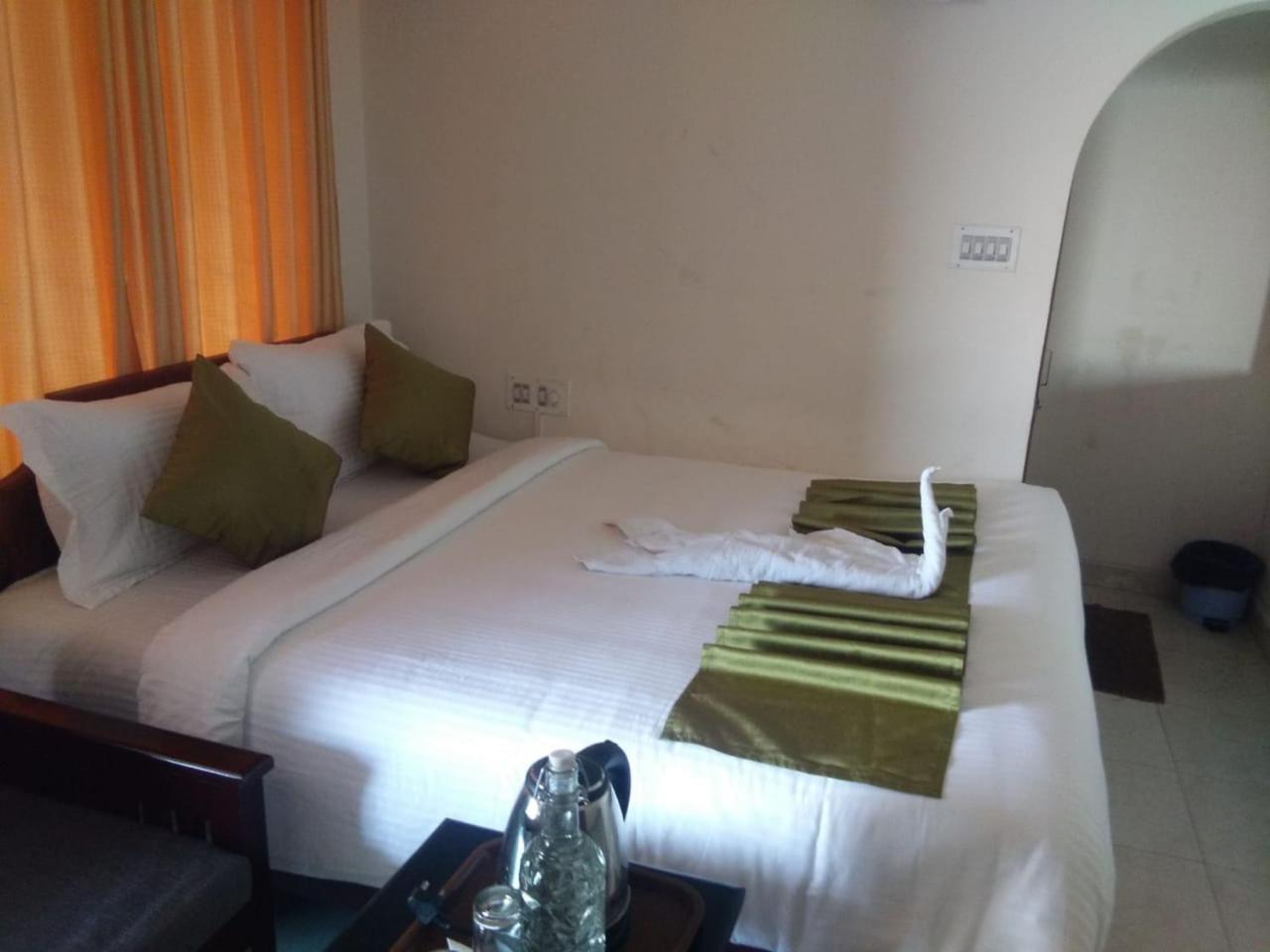 Holly Hock Bed & Breakfast Munnar Ngoại thất bức ảnh