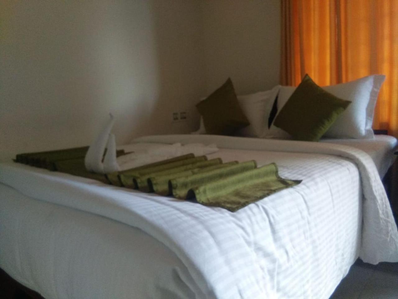 Holly Hock Bed & Breakfast Munnar Ngoại thất bức ảnh
